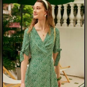 NWT- Rihoas v neck mini wrap dress. M